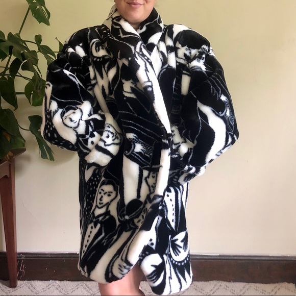 Vintage Jackets & Blazers - RARE Donnybrook Roaring 20s faces faux fur coat